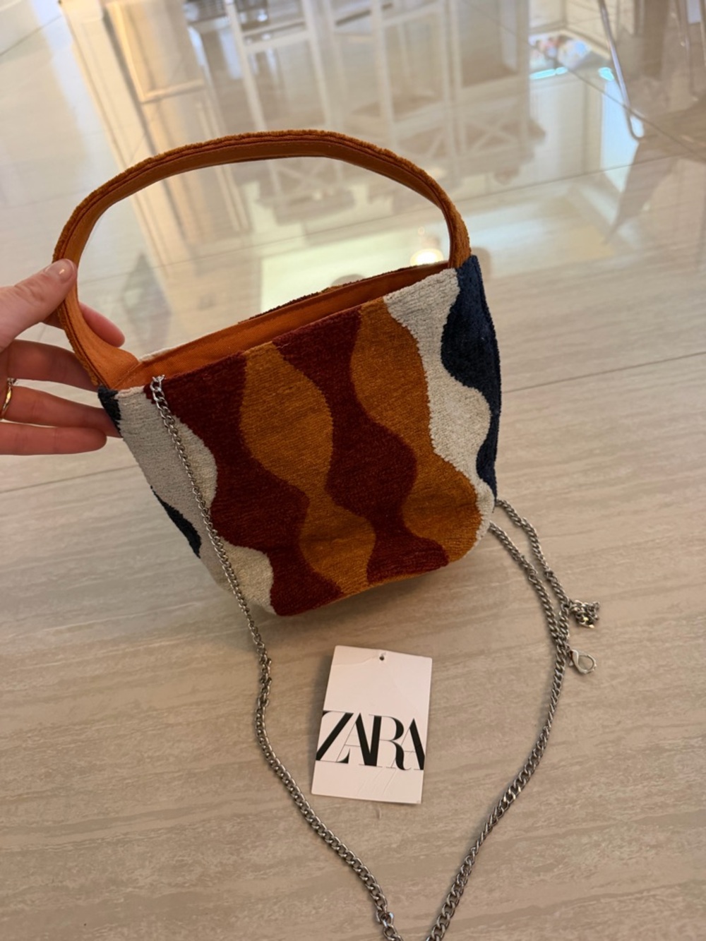 Zara Multicolor Wavy-Panel Shoulder Bag in Rust, Navy & Cream